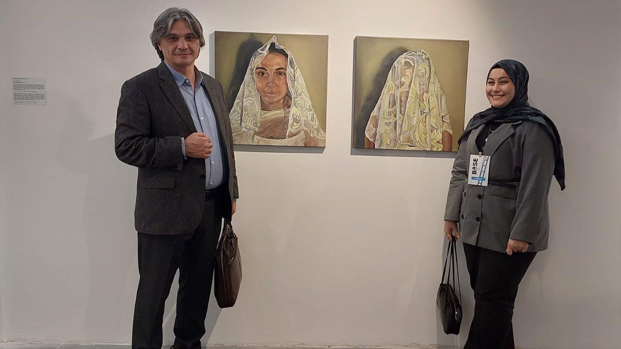 Yalova Universitesi Sanat Tasarim Fakulte Mezun Istanbul Base Sergi Basari (1)