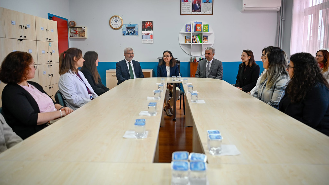 Yalova Vali Baglarbasi Mahalle Ziyaret Temas Vatandas Muhtar Esnaf Cocuklar Okul (2)