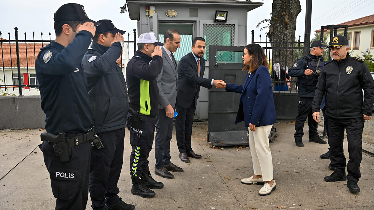 Yalova Vali Baglarbasi Mahalle Ziyaret Temas Vatandas Muhtar Esnaf Cocuklar Okul (3)