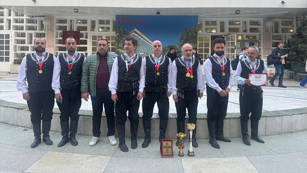 Yalova Yuruyen Kosk Halk Oyunları Dernek Rusya Yarisma Sampiyon (3)