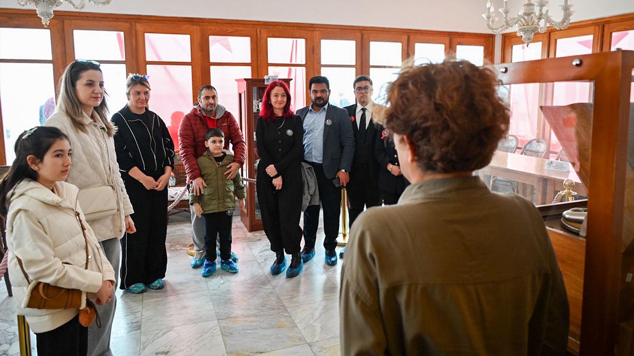 Yalova’da 10 Kasim’da ‘Yürüyen Köşk’e Zi̇yaretçi̇ Akini (1)