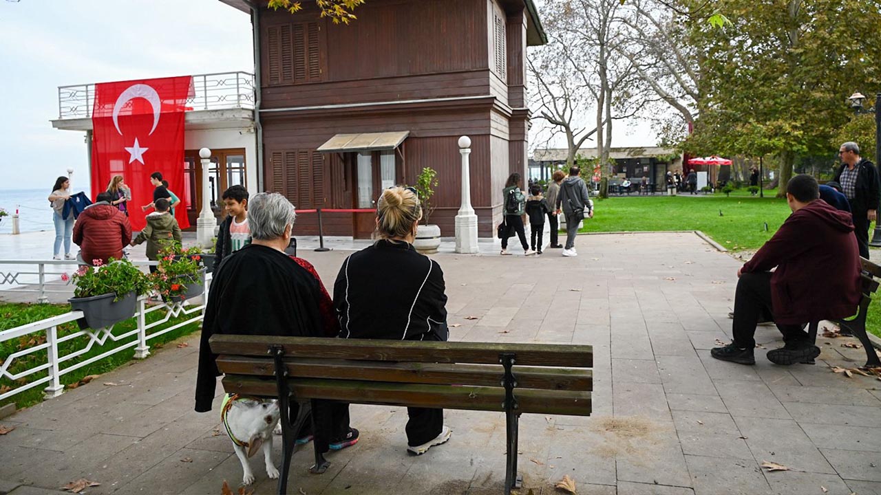 Yalova’da 10 Kasim’da ‘Yürüyen Köşk’e Zi̇yaretçi̇ Akini (3)