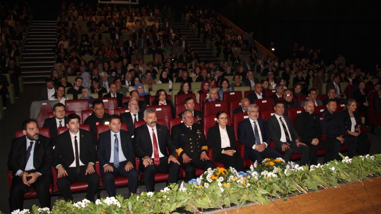 Yalova’da Öğretmenler Günü Coşkuyla Kutlandı (3)