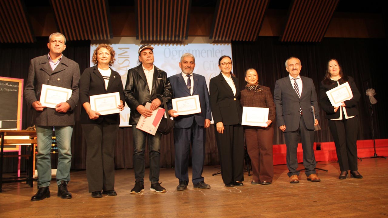 Yalova’da Öğretmenler Günü Coşkuyla Kutlandı (5)