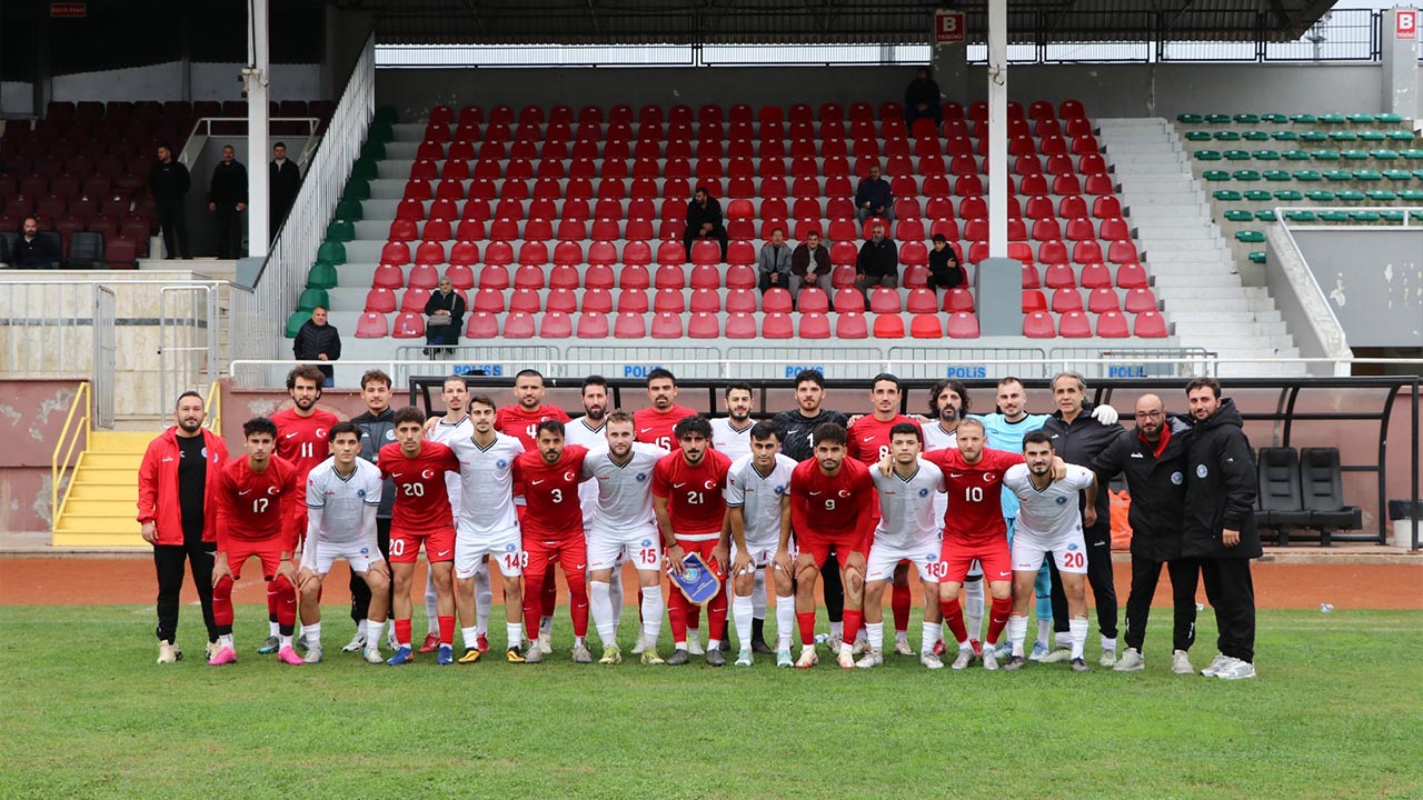 Çiftlikköy, Milli Takımla Kozlarını Paylaştı (5)