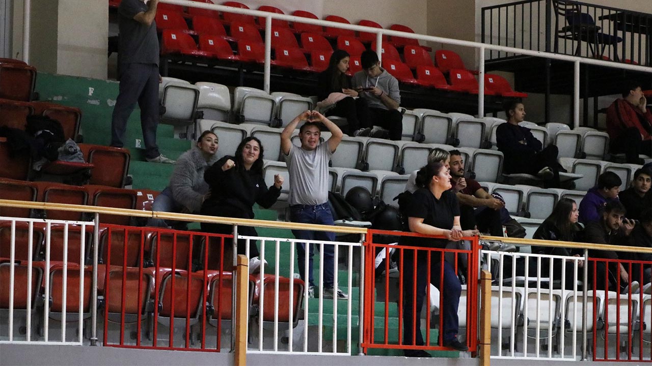 Filede Çiftlikköy Kızları Seriyi Sürdürdü (3 1) (4)