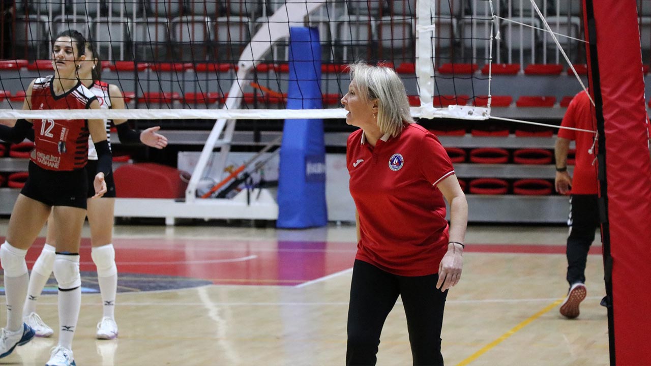 Filede Çiftlikköy Kızları Seriyi Sürdürdü (3 1) (5)