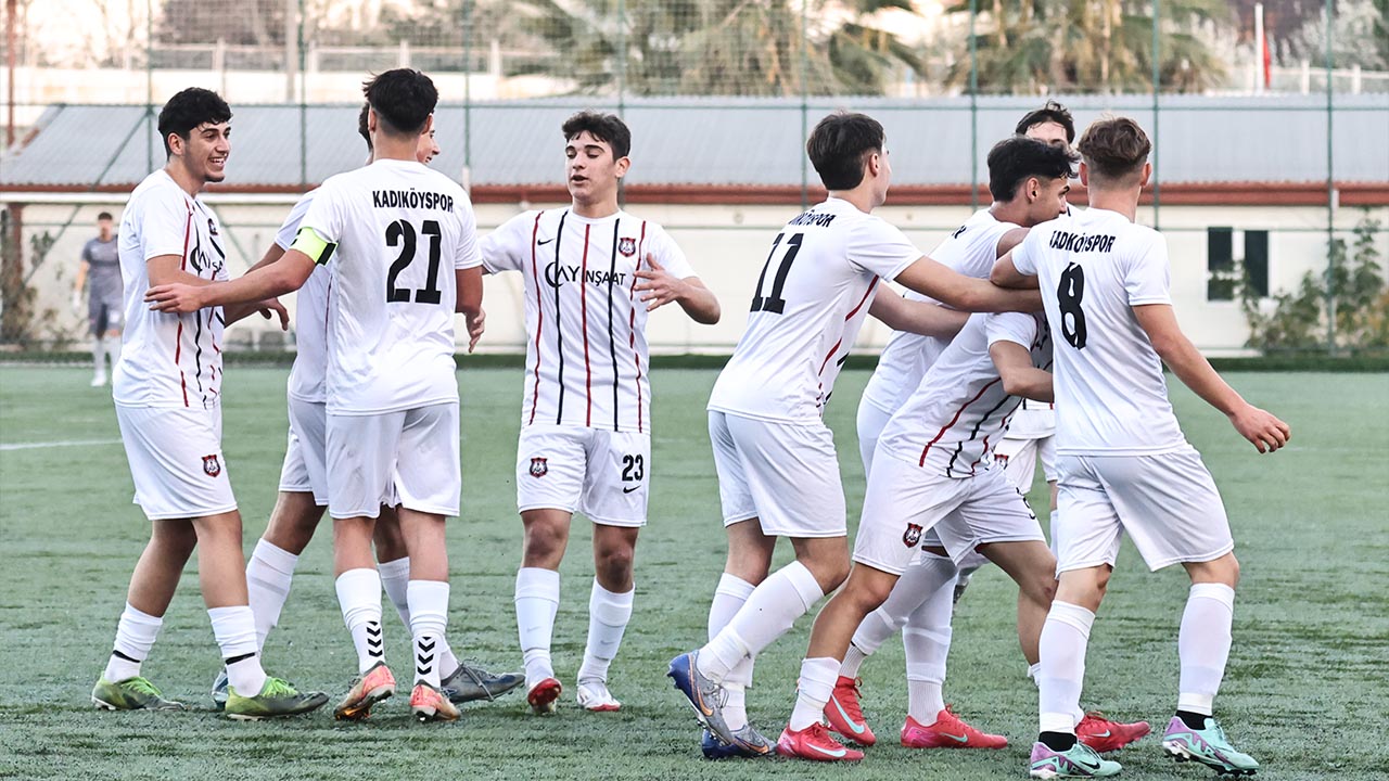 Süperde Dört Takım Zirveyi Paylaşıyor (1)