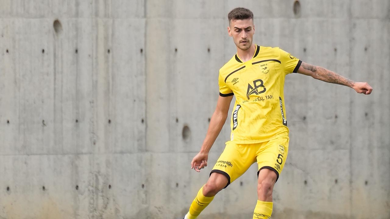 Yalovalı Futbolcuya 3 Ay Ceza (1)