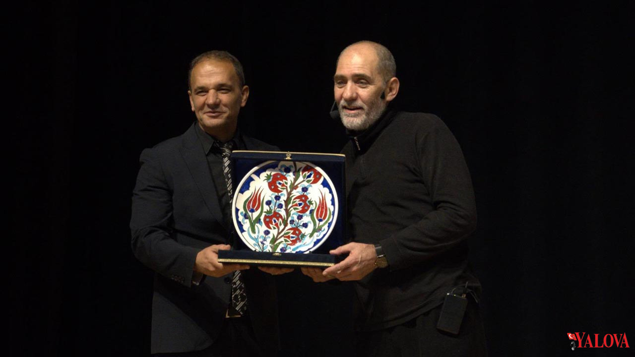 Ahmet Sula “Neyin Peşindesin” Programıyla Yalova Üniversitesi’nde Öğrencilerle Buluştu (2)