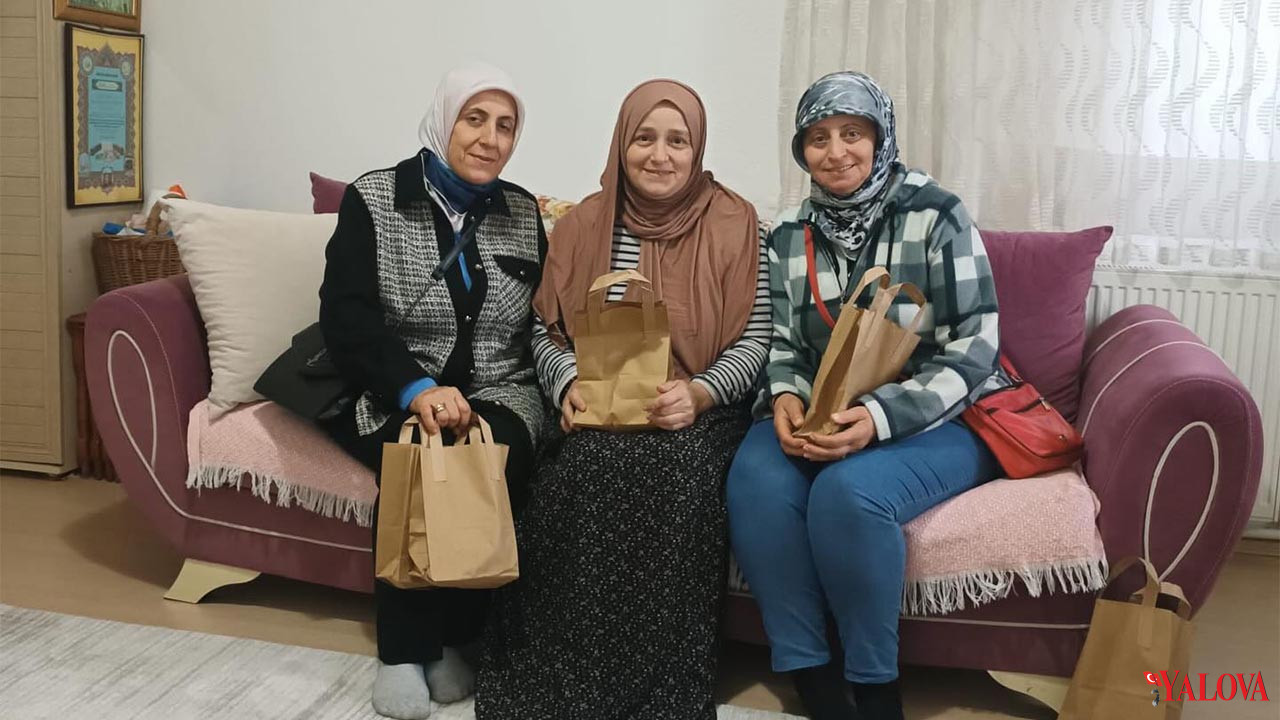 Ak Parti Çiftlikköy Kadın Kolları Sahada (2)