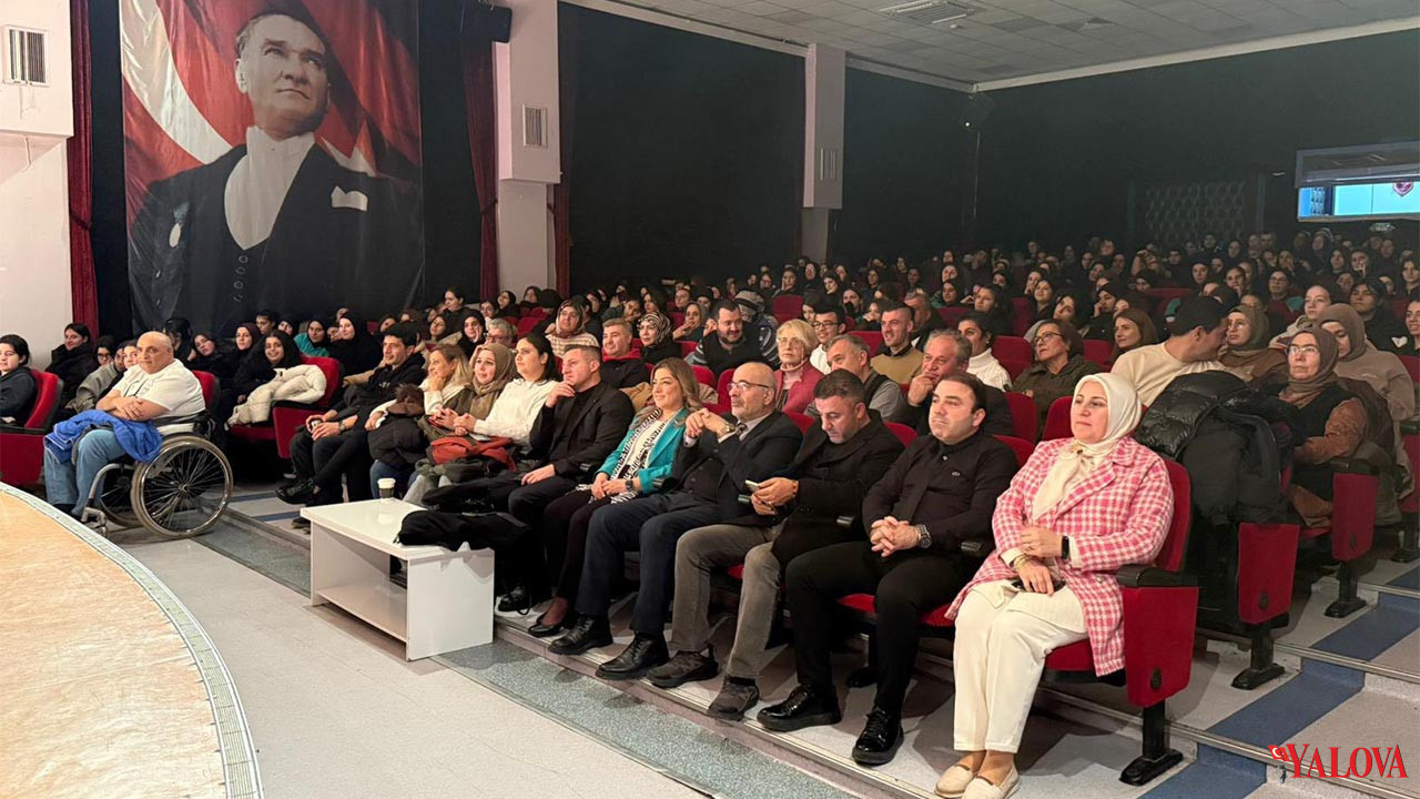 Ak Parti Yalova’dan Engelsiz Sanata Destek “Deli Deli Küpeli” Oyununa Yoğun İlgi (1)
