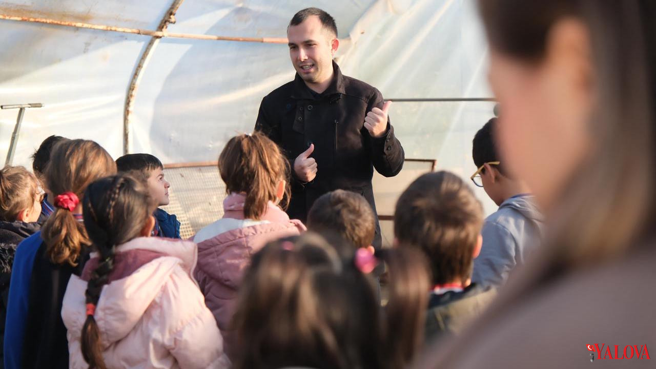 Çiftlikköy Öğrenciler Çiçek Üretimini Yerinde Öğrendi (4)