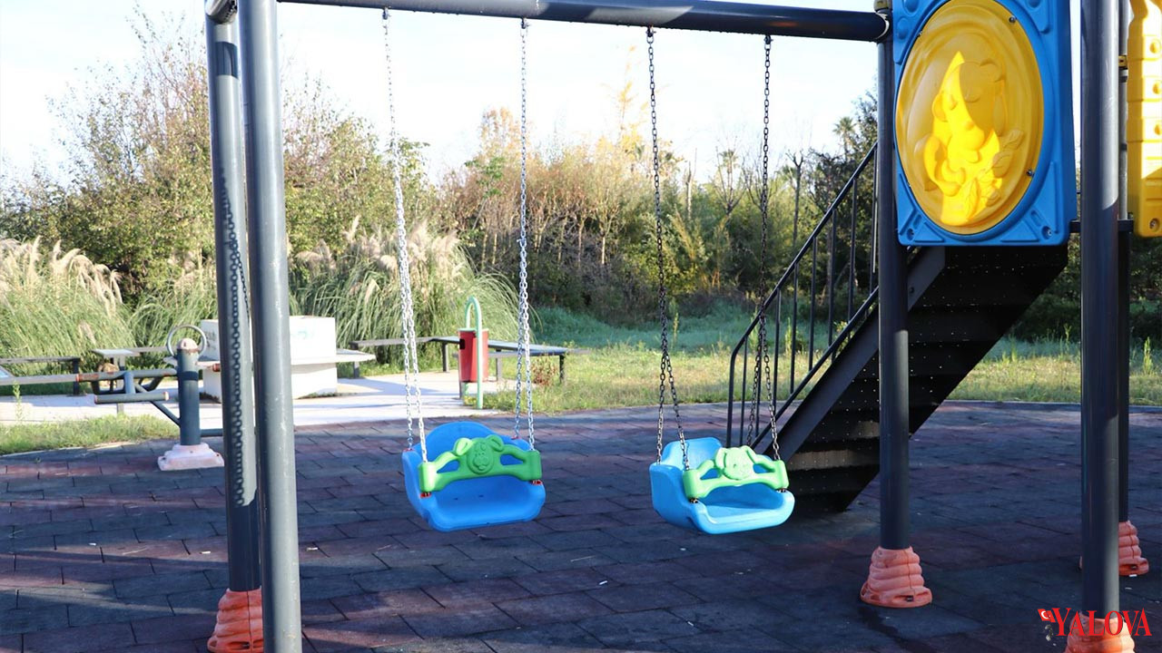 Çiftlikköy’de Çocuk Oyun Parkları Yenileniyor (4)