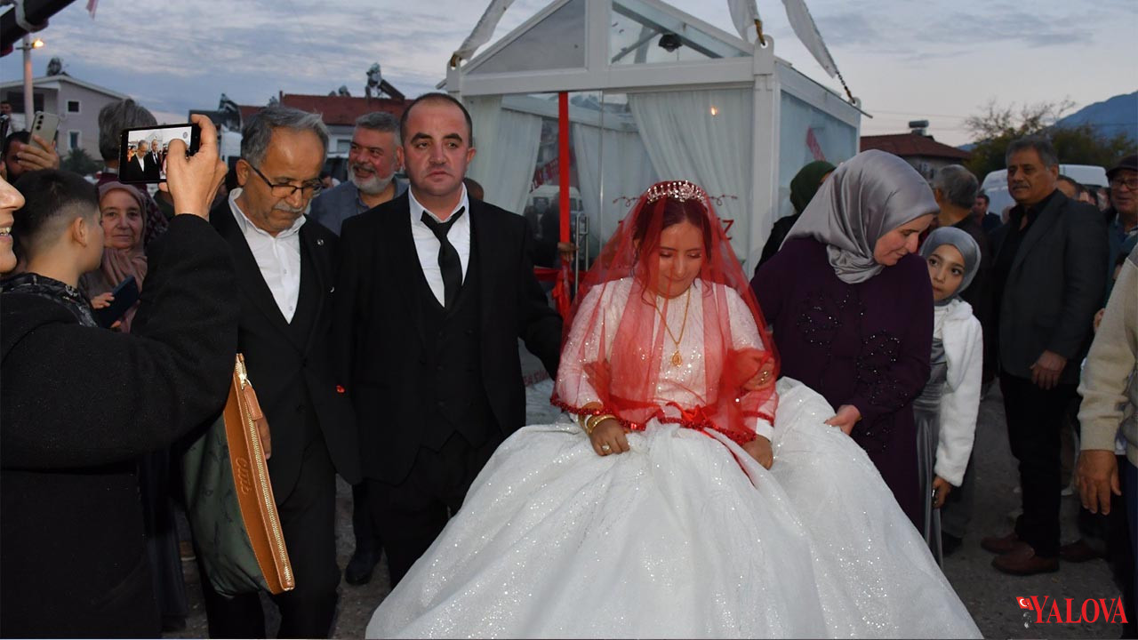 Fethiye’de Sıra Dışı Düğün Gelin Ve Damat Cam Vitrinde (3)