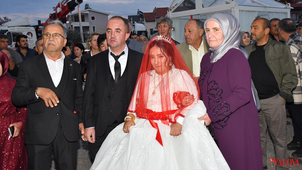 Fethiye’de Sıra Dışı Düğün Gelin Ve Damat Cam Vitrinde (4)