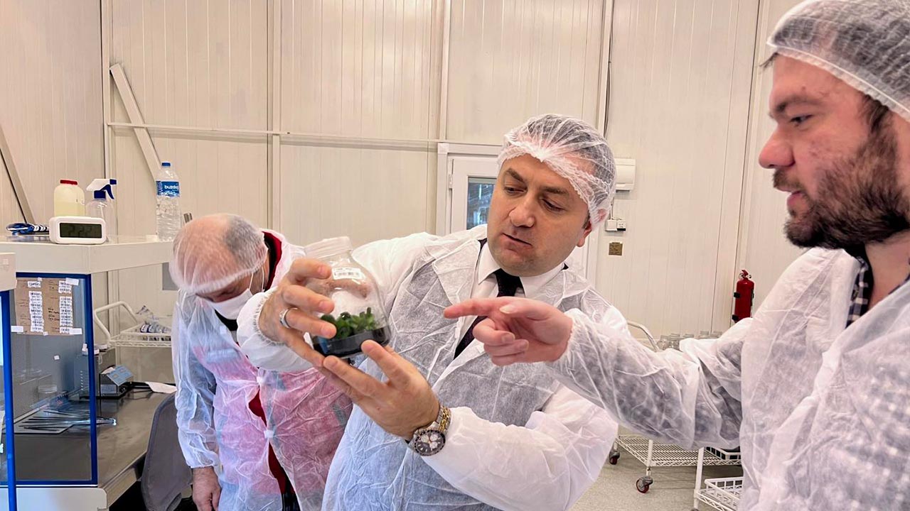 Müdür İlmeç’ten Türkiye’nin Yerli Orkide Üretim Tesisine Ziyaret (2)