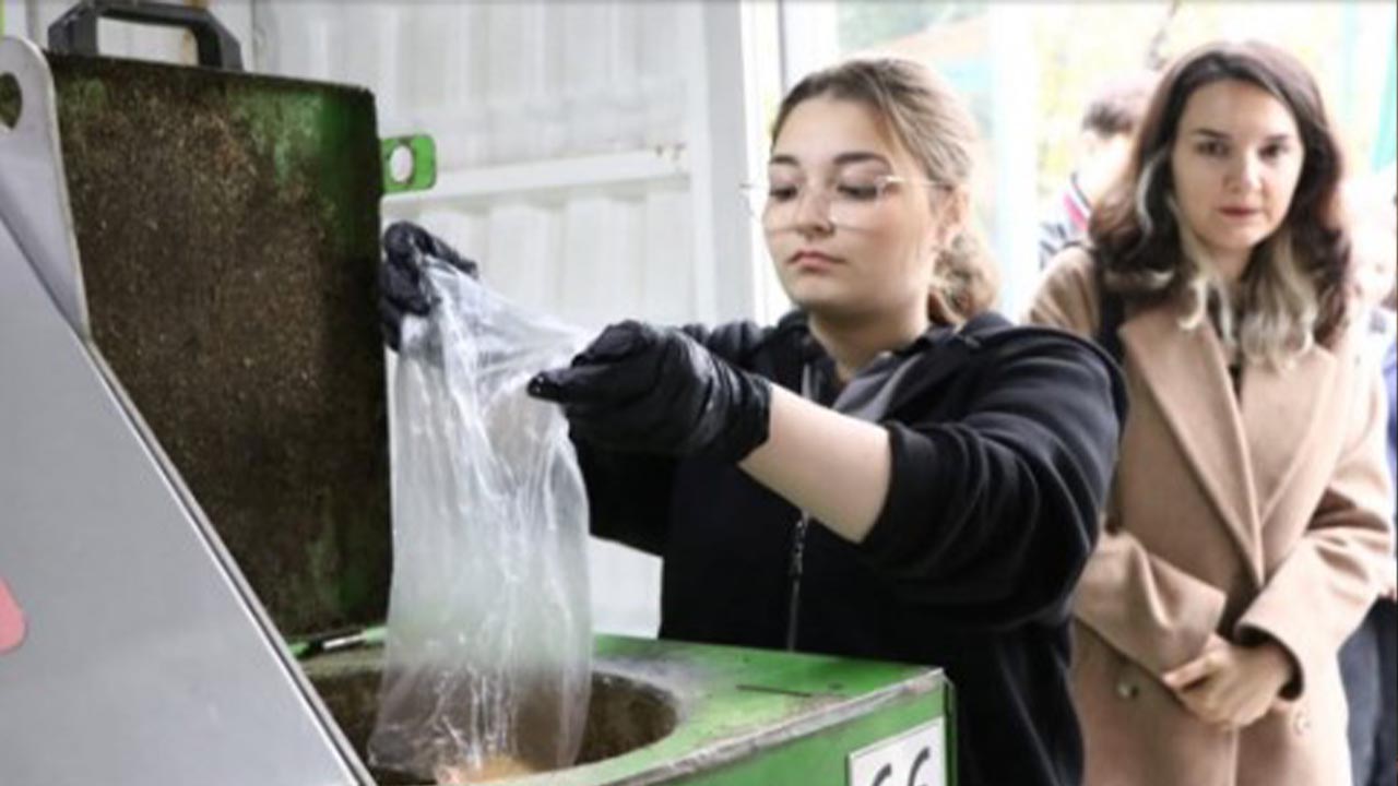 Öğrenciler Sıfır Atık Getirme Merkezi’nde Uygulamalı Eğitim Aldı (1)