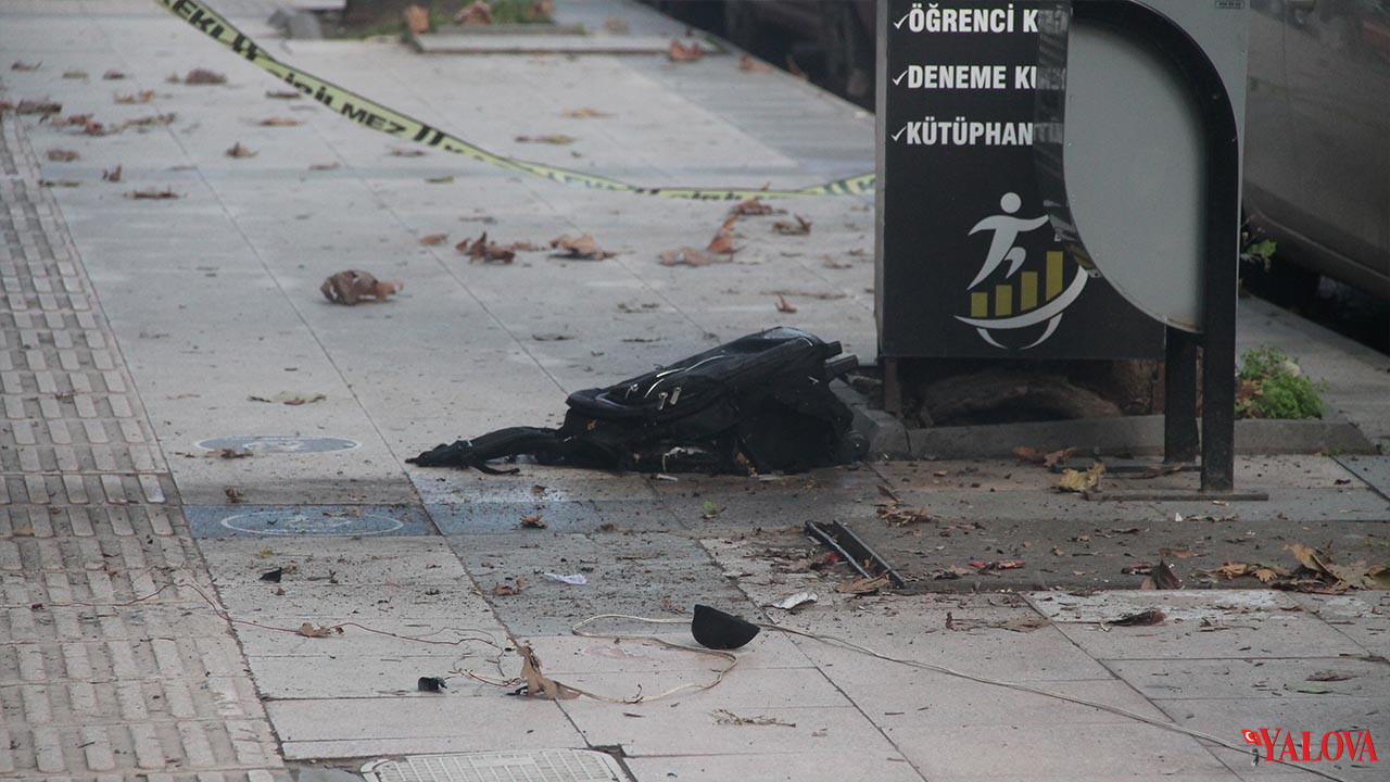 Şüpheli Çanta Fünye Ile Patlatıldı (2)