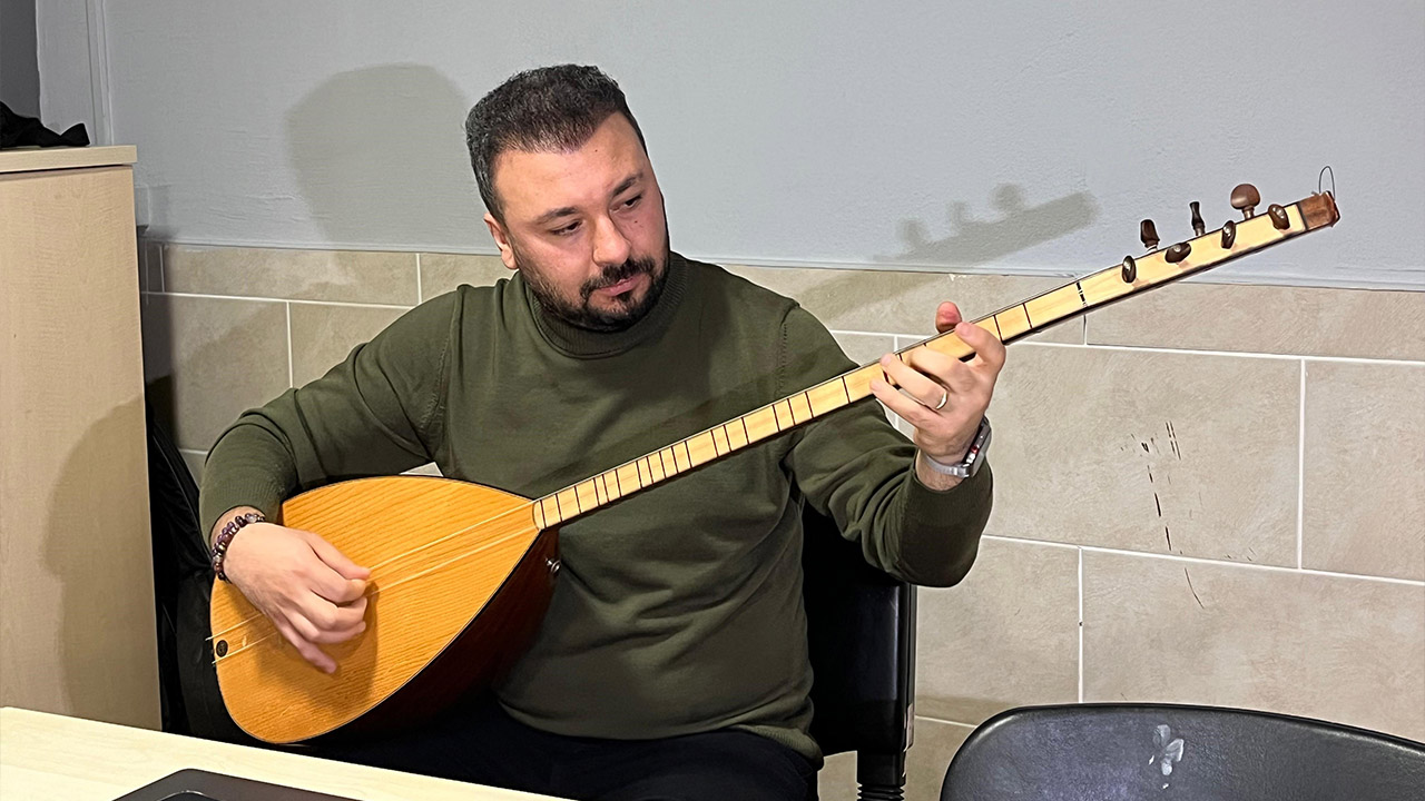 Düğünlerinde Söyledikleri Şarkı Başlarına Bela Oldu (1)