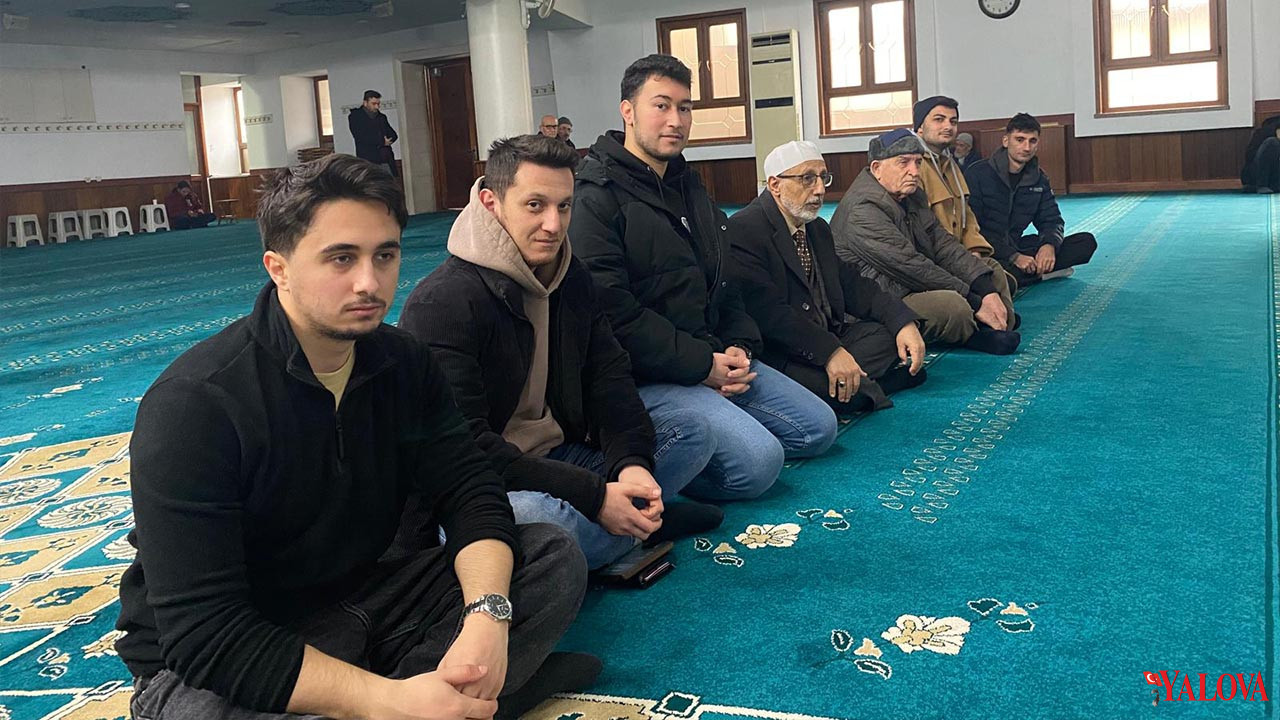 Yalova Universite Sosyal Hizmet Ogrenciler Sehitlere Vefa Camii Anma Program (3)