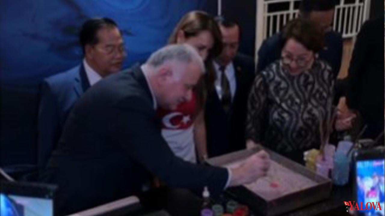 Yalovalı Sanatçı Suna Koçal, Thy Lansmanında Ebru Sanatını Tanıttı (4)