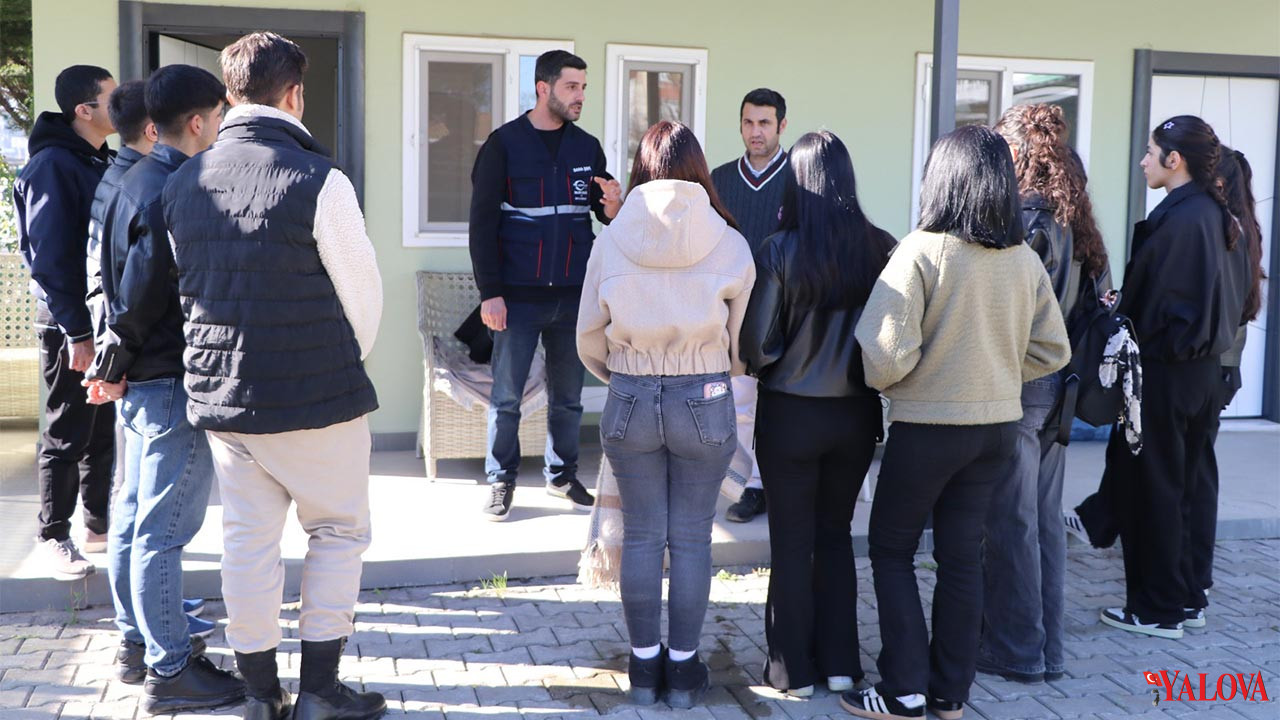 Yalova Adnan Menderes Mahalle Teknik Anadolu Lisesi Etwinning Proje Ciftlikkoy Atik Merkezi (1)