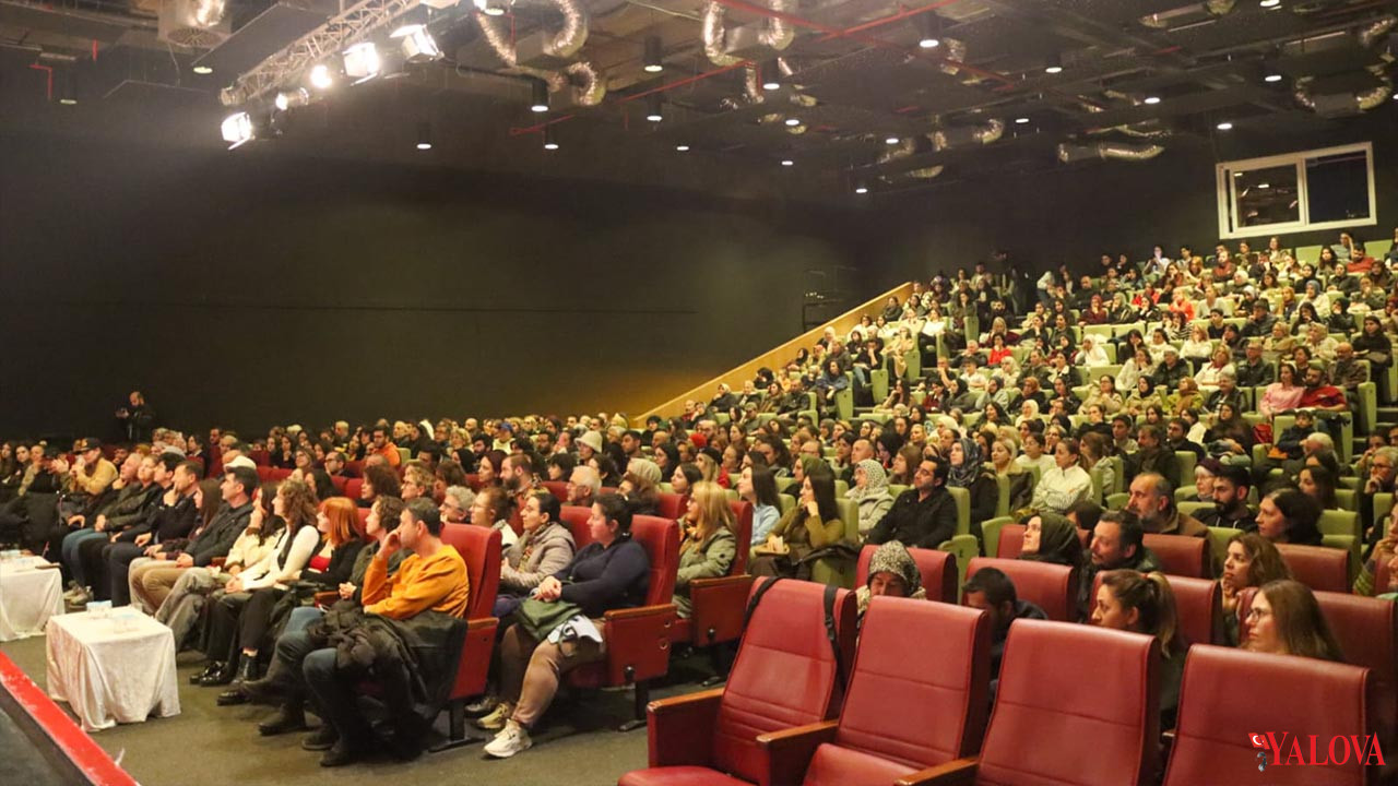 Yalova Belediye Harika Seyler Listesi Bora Aktas Tiyatro Oyun (2)