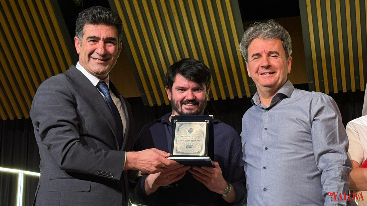 Yalova Belediyesi Tiyatro Oyun Doktor Bana Bir Care (4)