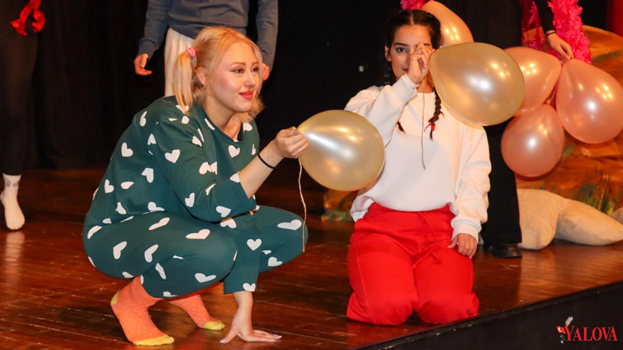 Yalova Beledi̇yesi̇’nden Mi̇ni̇klere Ti̇yatro Keyfi̇ (3)