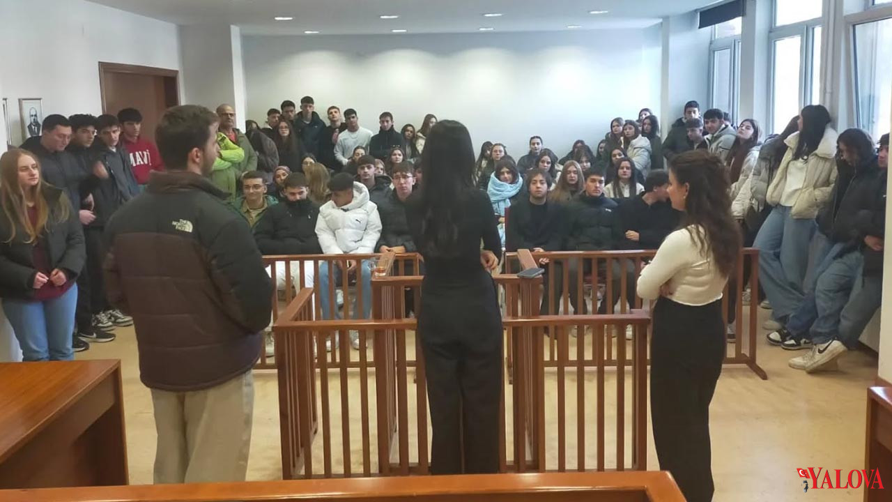 Yalova Ciftlikkoy Anadolu Lisesi Eskisehir Universite Gezi Ogrenciler (4)