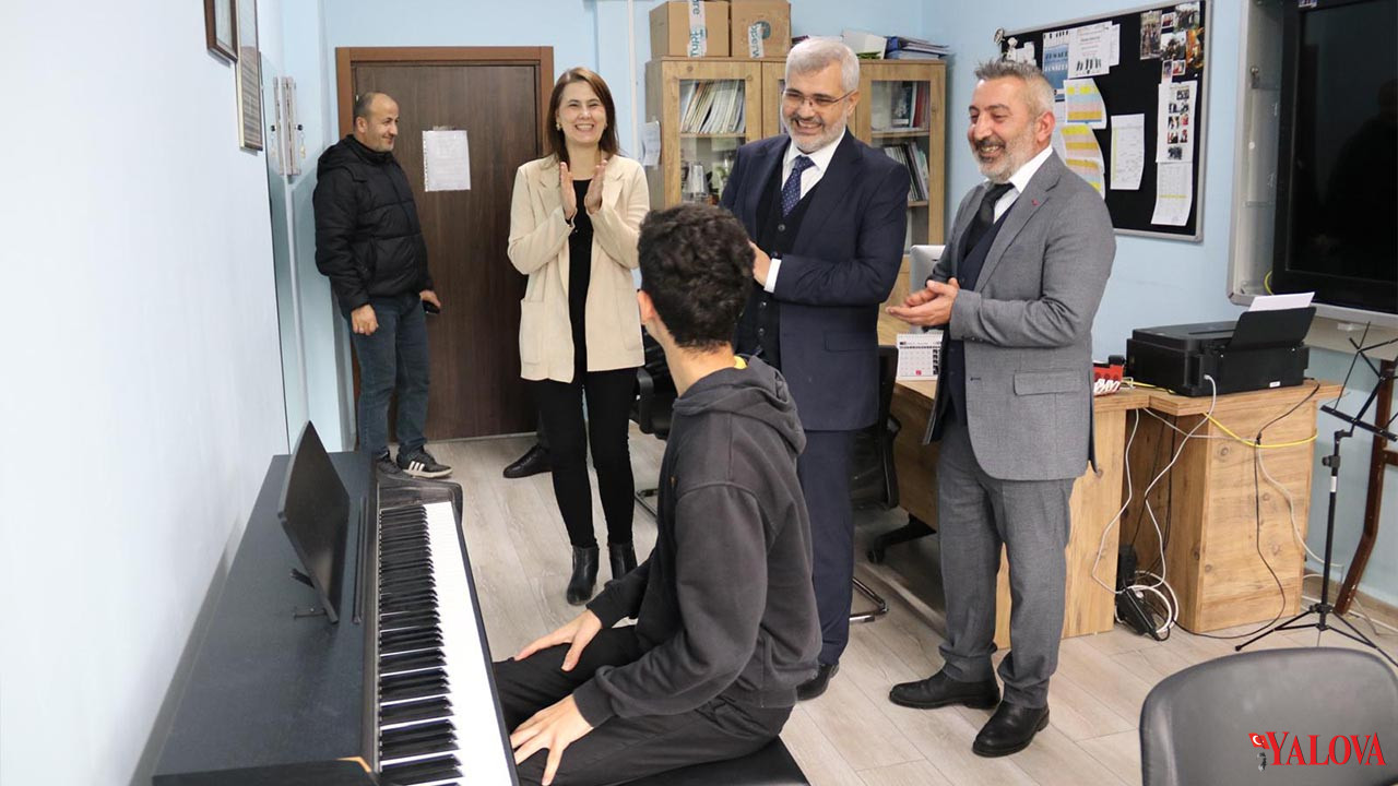 Yalova Gsl’de Duvar Sergisi Açıldı (4)