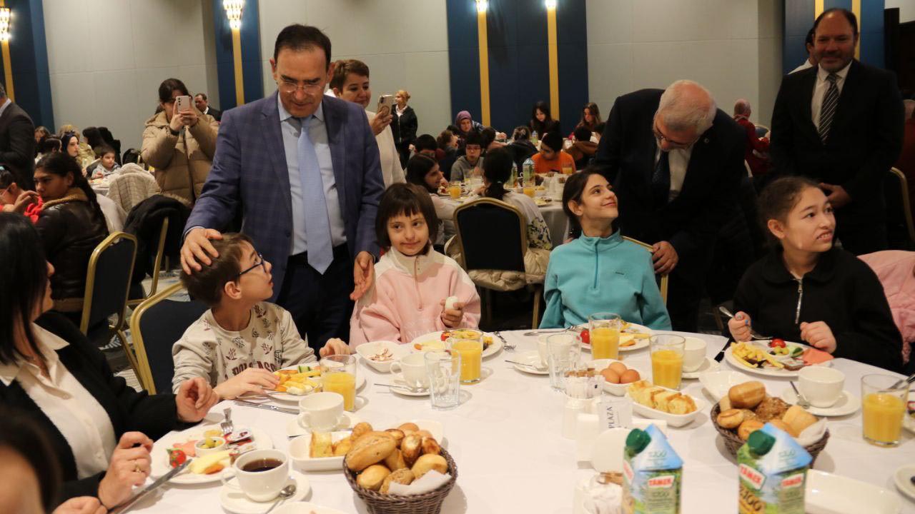 Yalova Il Milli Egitim Mudurluk Crowne Plaza Engelliler Gunu Kutlama Kahvalti Ozel Bireyler (4)