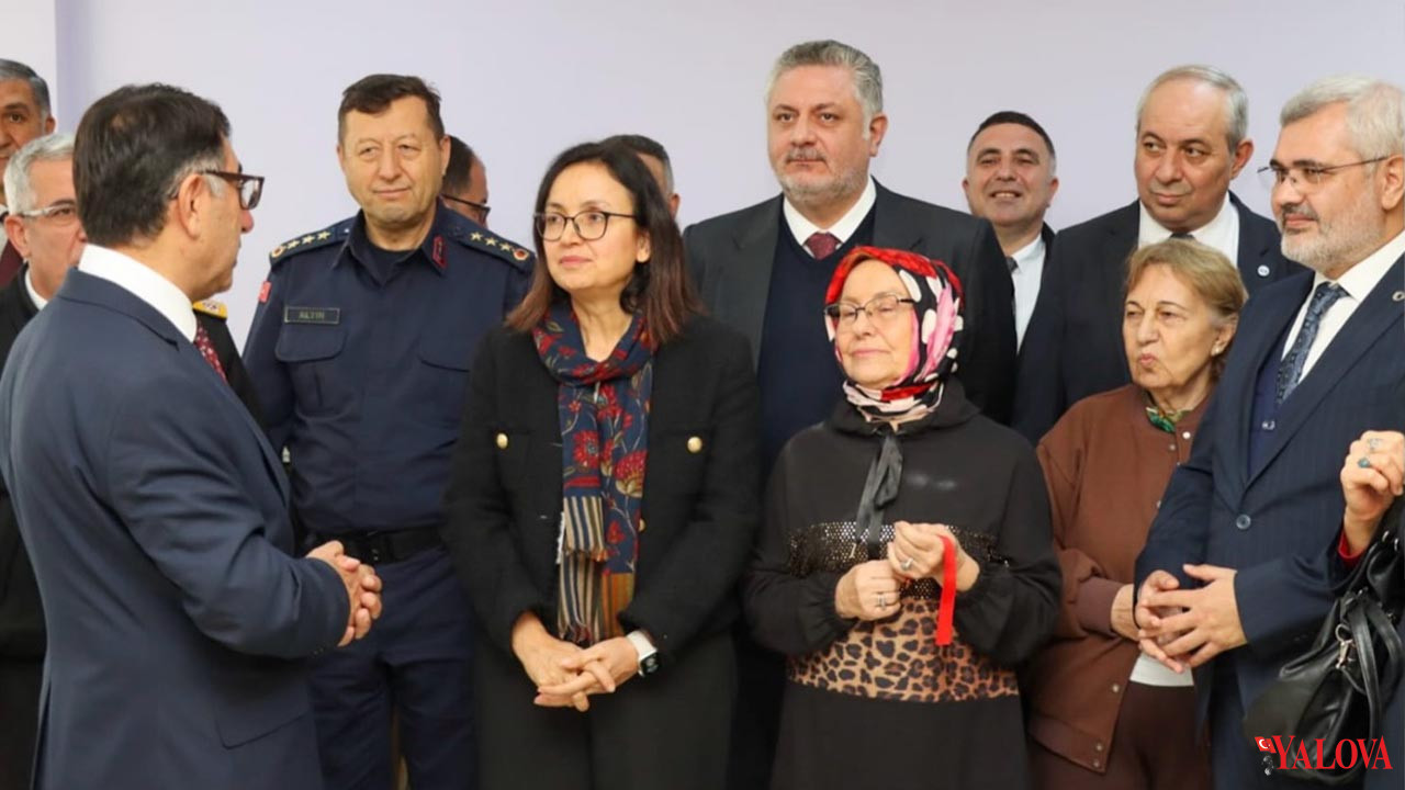 Yalova Kütüphane Gazi Astsubay Fatih Sultan Mehmet Lise Açılıs (3)