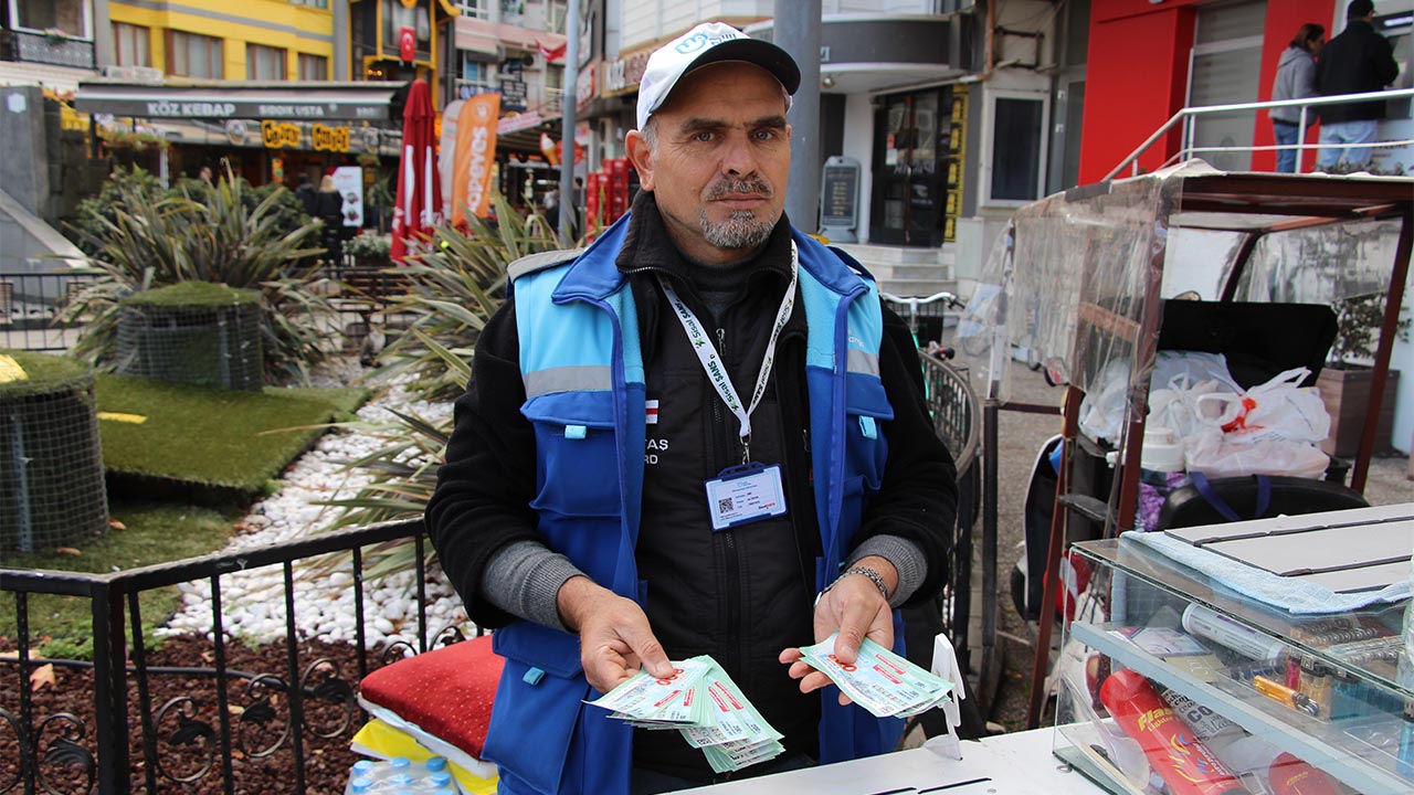 Yalova Milli Piyango Ilk Tek Gezici Bayi Yilbasi Cekilis Ceyrek Yarım Tam Bilet Satis (1)
