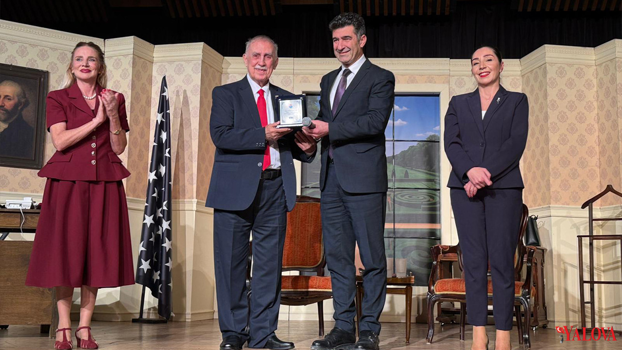 Yalova’da “Olaylar Çok Büyük” Oyunu Kahkaha Dolu Anlara Sahne Oldu Haber (1)