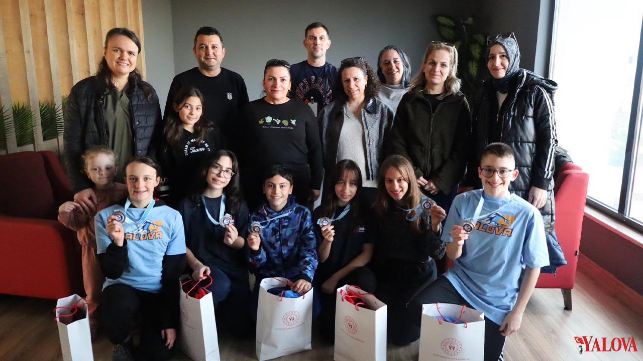 Genç Yüzücülere Ödülleri Kılıç’tan (1)