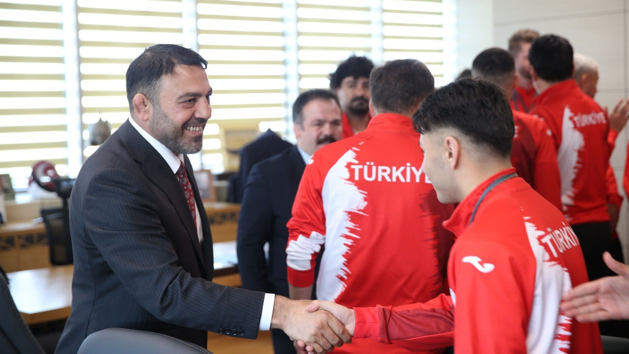 Milli Yıldızlarımız Yerlikaya’nın Konuğu Oldu (1)