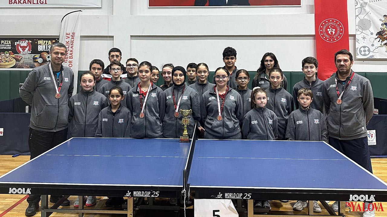 Yalova Beledi̇yespor Masa Teni̇si̇nde Bölge 3.’Lüğü Elde Etti̇ (3)
