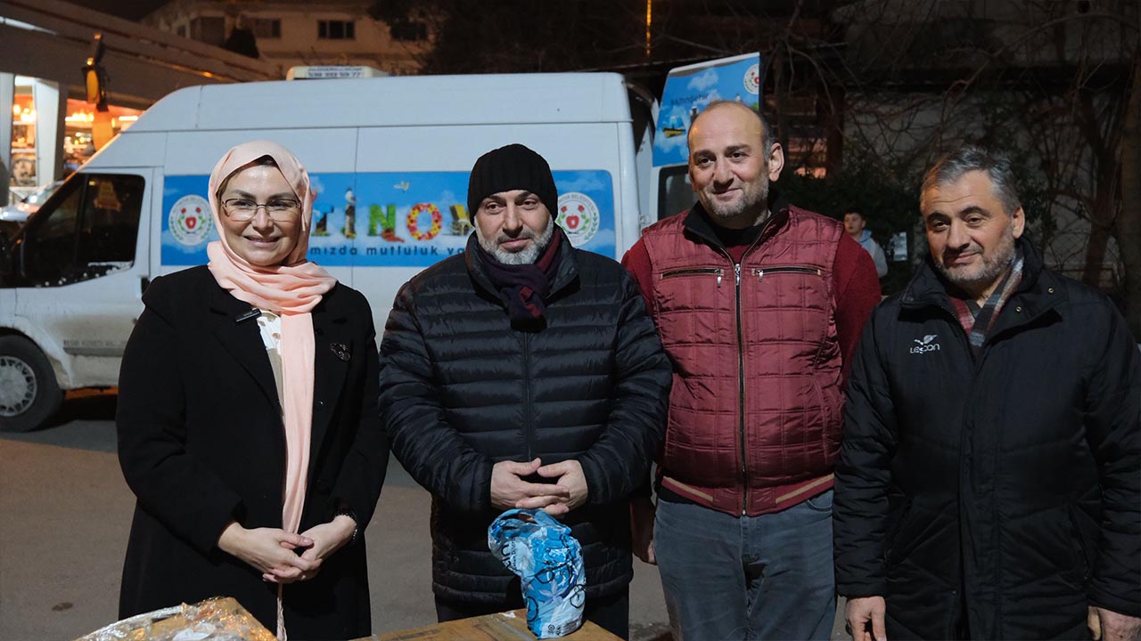 Altınova’da Camilerde Helva Dağıtıldı (4)