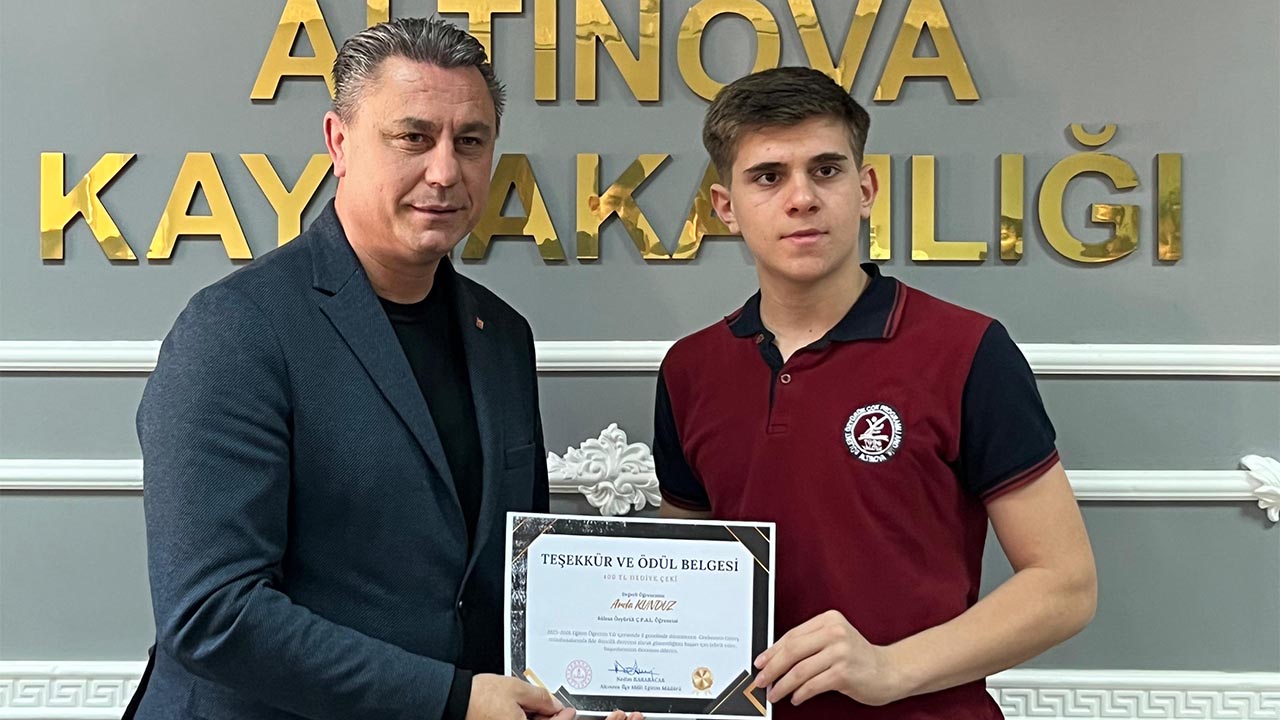 Altınova’nın Şampiyon Öğrencileri Ödüllendirildi (1)