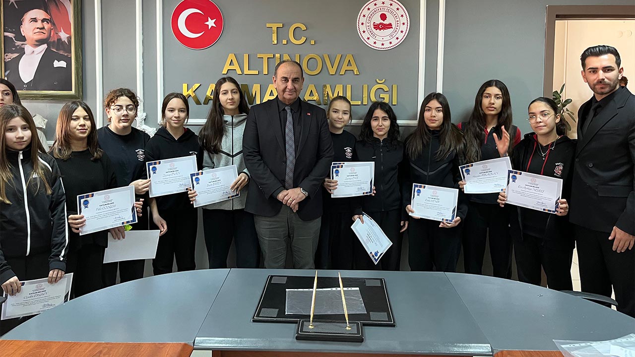 Altınova’nın Şampiyon Öğrencileri Ödüllendirildi (3)