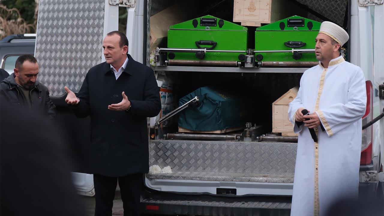 Belediye Personeli Şahin Özer, Son Yolculuğuna Uğurlanıyor (1)