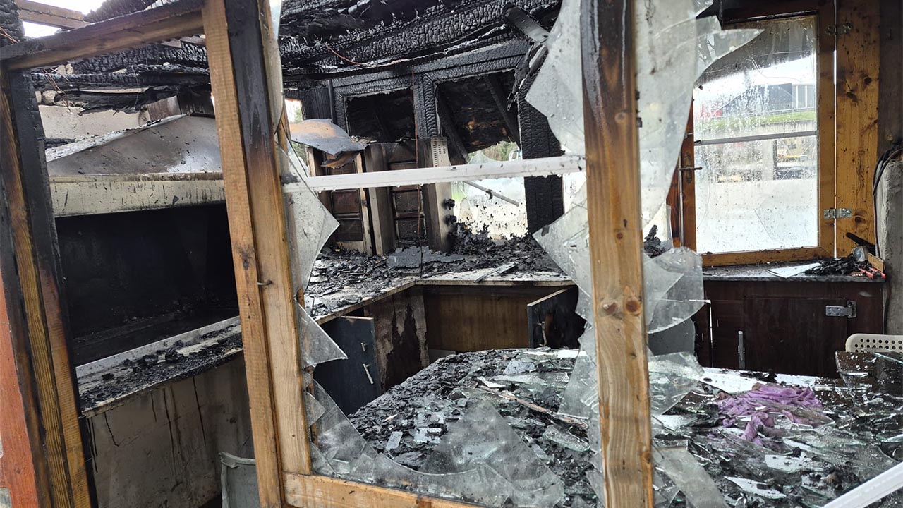 Bir Anda Alev Aldı Hersek Mahallesi’nde Baraka Yandı (1)