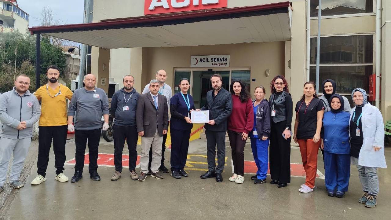 Çınarcık Devlet Hastanesi’nde Sağlık Çalışanlarına Teşekkür Belgesi (1)