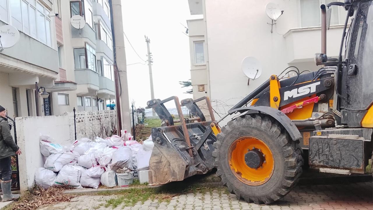 Çınarcık’ta Sokaklar Gece Gündüz Temizleniyor (1)