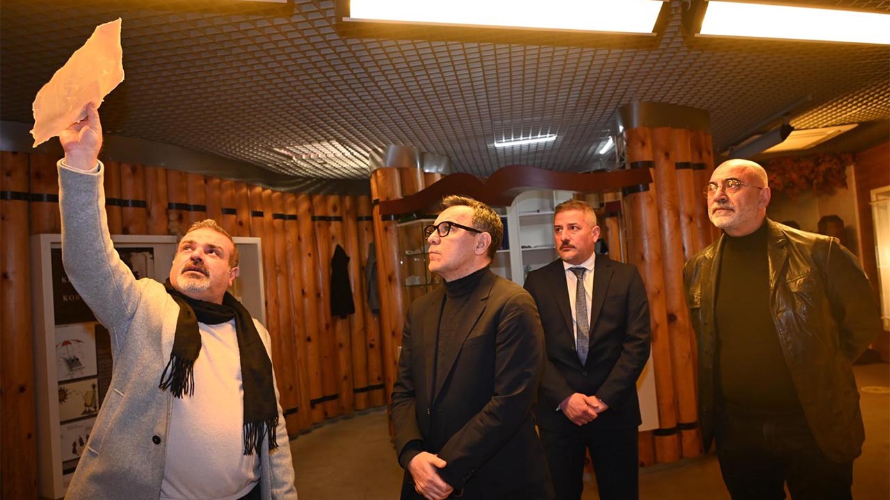 Deniz Zeyrek’ten Kağıt Müzesi’ne Tam Not (1)