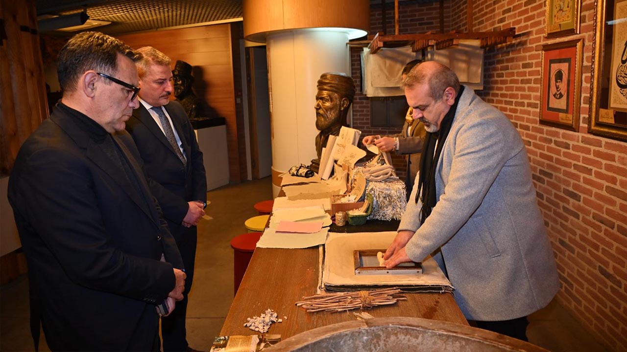 Deniz Zeyrek’ten Kağıt Müzesi’ne Tam Not (4)