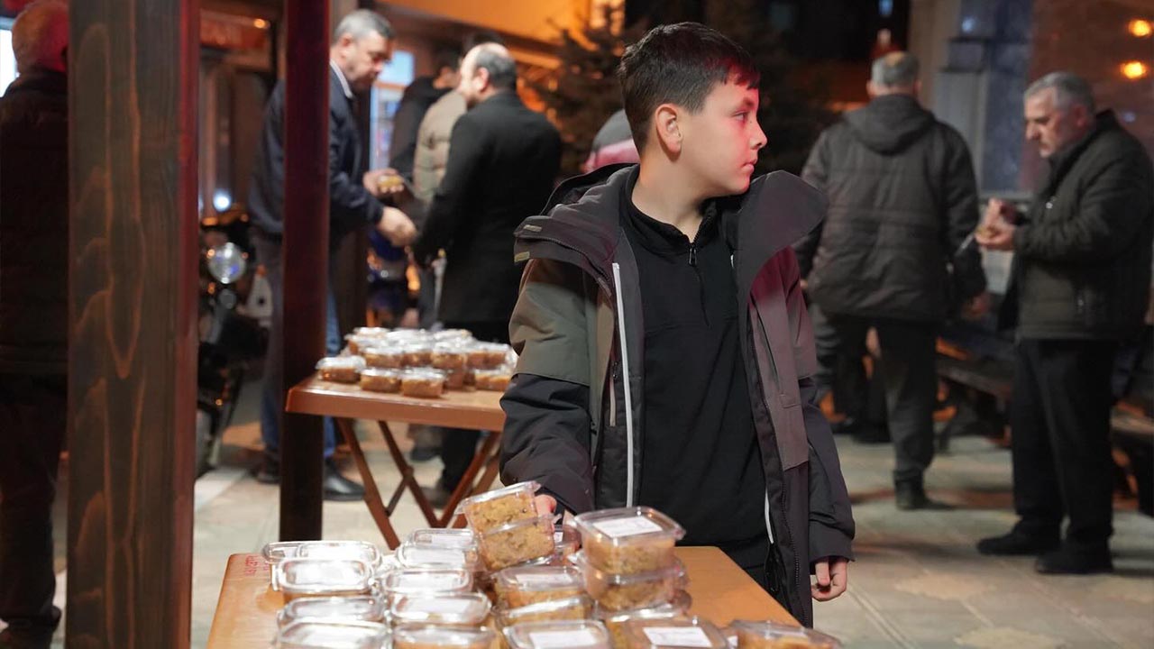 Kadıköy Belediyesi’nden Kandil İkramı (2)