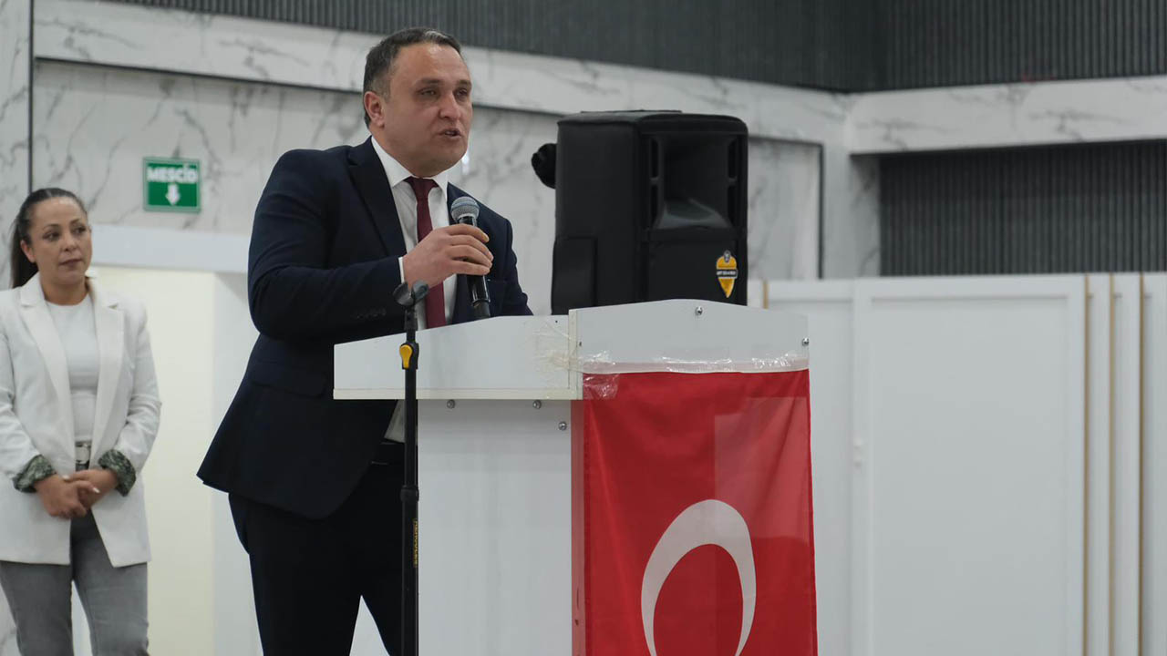 Kadınlar Egemen İçin Kenetlendi Bir Gecede 800 Bin Tl Bağış Toplandı (2)